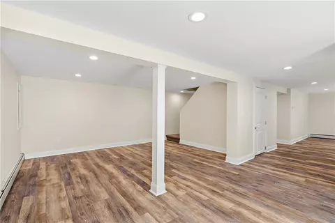 Living - 435 Maureen Cir, Mapleville, RI 02839 photo 4 of 8