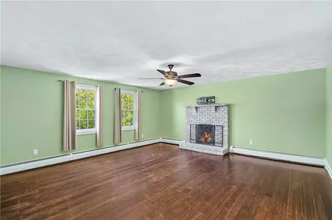 Living - 435 Maureen Cir, Mapleville, RI 02839 photo 8 of 8