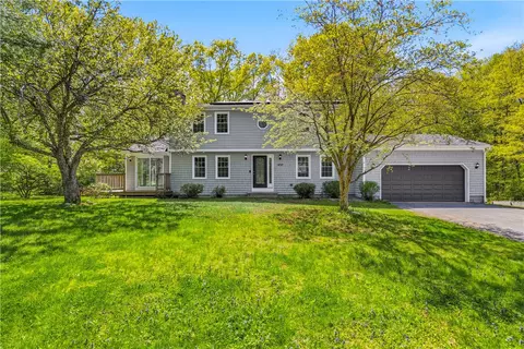 435 Maureen Cir, Mapleville, RI 02839
