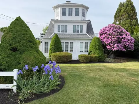 28 Stratford Ave, Narragansett, RI 02882