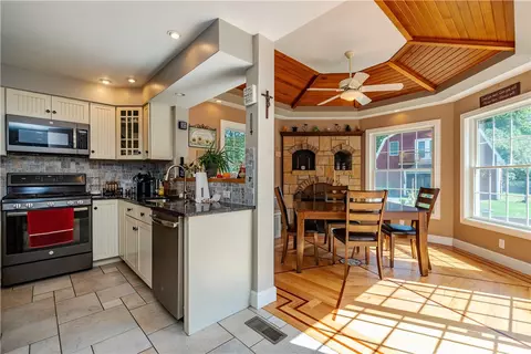 Kitchen - 41 Edies Ln, Exeter, RI 02822 photo 4 of 6