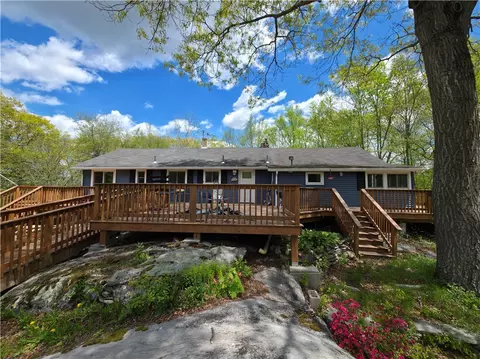 29 Parker St, Glocester, RI 02814