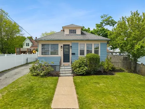41 Ash Ave, Cranston, RI 02910