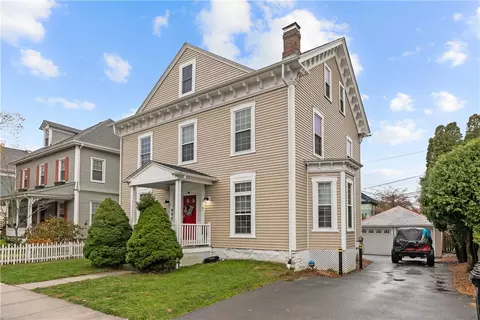 5 Elliot Pl, Newport, RI 02840