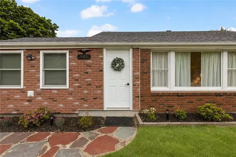 461 River Rd, Lincoln, RI 02865