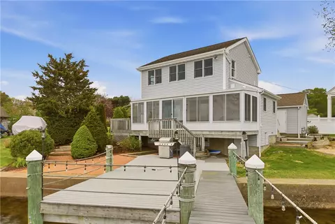 507 County Rd, Barrington, RI 02806