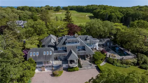 121 Avondale Rd, Westerly, RI 02891