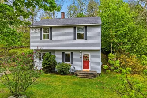 169 Church St, Bradford, RI 02808