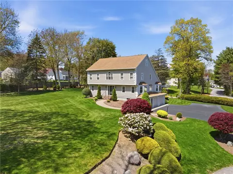 2 N Hereford Dr, Cumberland, RI 02864