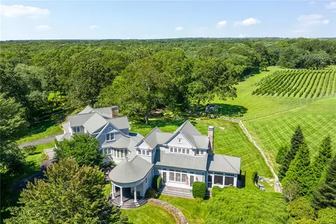 1591 Commodore Perry Hwy, South Kingstown, RI 02879