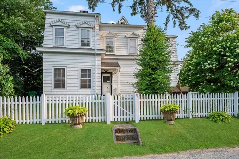 10 Hendricks St, South Kingstown, RI 02879