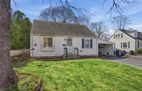 111 Lake Dr, North Kingstown, RI 02852