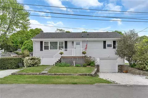 10 Read Ave, Warren, RI 02885