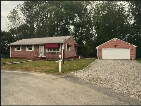 18 Almeida Dr, Warren, RI 02885