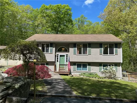 630 Whaley Hollow Rd, Coventry, RI 02816