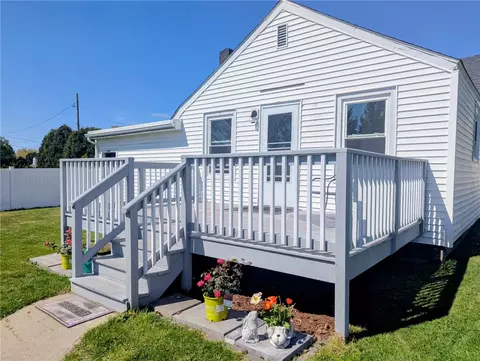 1609 W Main Rd, Middletown, RI 02842
