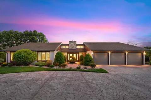 27 Alpine Estates Dr, Cranston, RI 02921