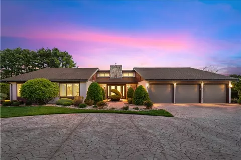 27 Alpine Estates Dr, Cranston, RI 02921