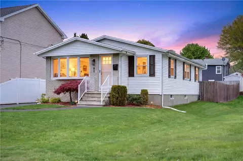 89 Royal Ave, Cranston, RI 02920