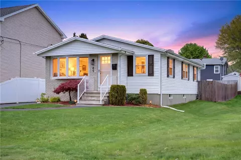 89 Royal Ave, Cranston, RI 02920