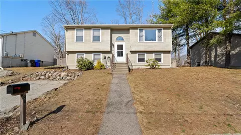 84 Crestwood Dr, West Warwick, RI 02893