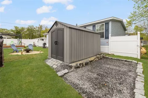 Exterior - 40 Hemlock Rd, Glocester, RI 02814 photo 6 of 11
