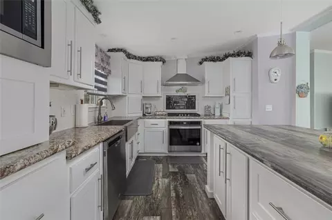 Kitchen - 40 Hemlock Rd, Glocester, RI 02814 photo 4 of 4