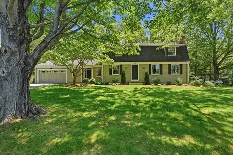 24 Wildflower Rd, Barrington, RI 02806
