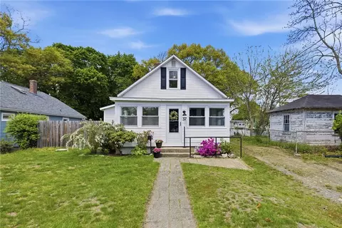 37 Elisha St, East Greenwich, RI 02818