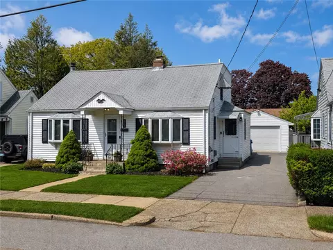 111 Slater Park Ave, Pawtucket, RI 02861