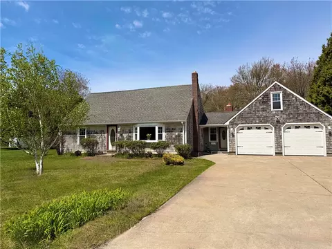 6 Lakewood Dr, Narragansett, RI 02882