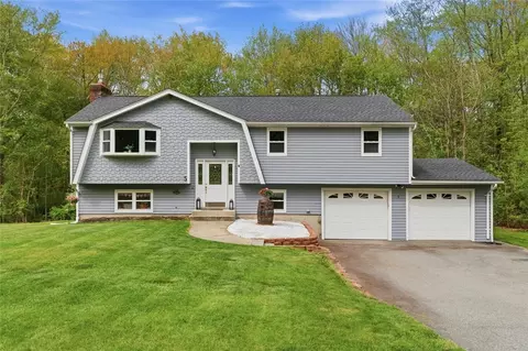 5 Dongay Rd, Smithfield, RI 02917