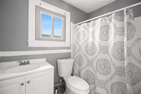 Bath - 310 Orms St, Providence, RI 02908 photo 2 of 2