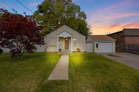 15 Community Rd, Warwick, RI 02889