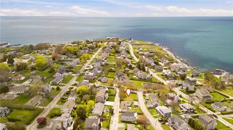 2 Stimpson St, Middletown, RI 02842