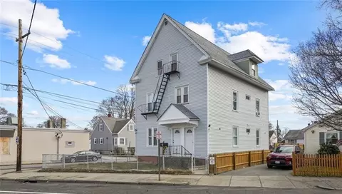 471 Smithfield Ave, Pawtucket, RI 02860
