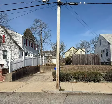 28 Messina St, Providence, RI 02908