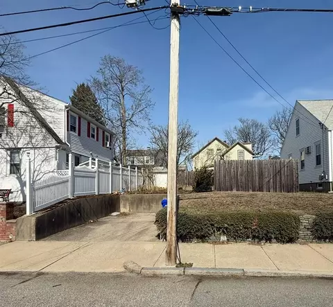 28 Messina St, Providence, RI 02908