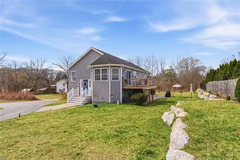10 Corrine Dr, Johnston, RI 02919