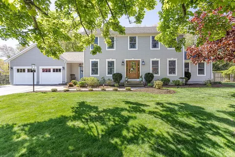 10 Split Creek Ct, Cranston, RI 02921