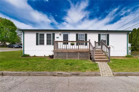 1 Scotty Dr, Portsmouth, RI 02871