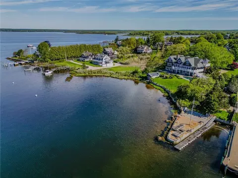 14 Pawcatuck Ave, Westerly, RI 02891