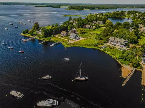 14 Pawcatuck Ave, Westerly, RI 02891