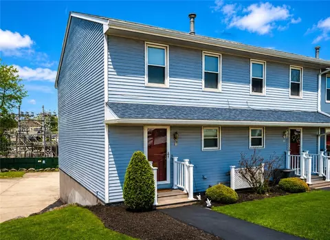 4 Smithfield Rd #18, North Providence, RI 02904