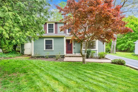61 Broad Rock Rd, South Kingstown, RI 02879