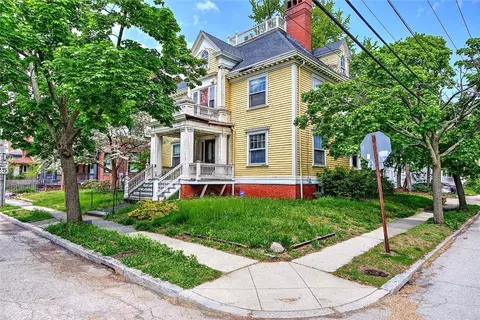 71 Princeton Ave, Providence, RI 02907
