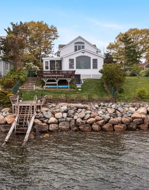 41 Buena Vista Dr, North Kingstown, RI 02852