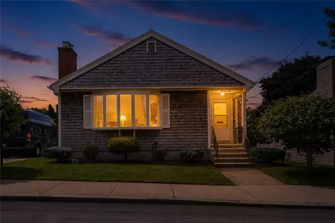 22 Stonelaw Ave, Providence, RI 02908