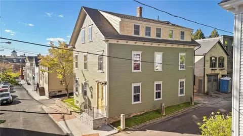 18 Barney St #1, Newport, RI 02840