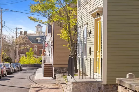 18 Barney St #2, Newport, RI 02840